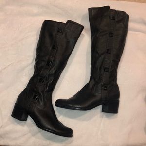 Bass Woman’s Dark Brown Heel Tall Boot